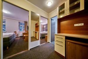 Postel nebo postele na pokoji v ubytování Hotel Adam Trutnov