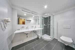 Koupelna v ubytování Hotel Adam Trutnov