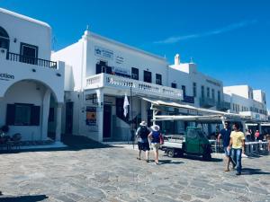 Photo de la galerie de l'établissement Mykonos Old Harbor Front Suite with Balcony, à Mykonos