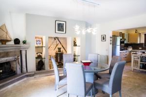 A kitchen or kitchenette at Villa Mertcan by Important Group Travel BD439