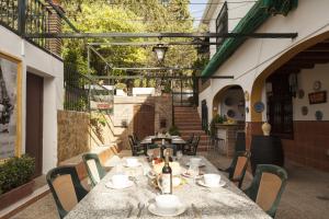 Restauracja lub miejsce do jedzenia w obiekcie Cortijo La Algallumbilla
