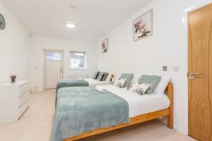 En eller flere senge i et værelse på CONEN Chequers Apartment