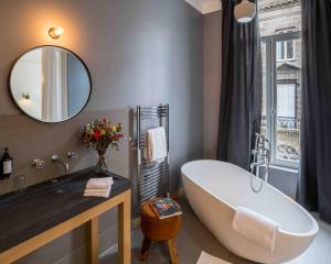 a bathroom with a tub and a sink and a mirror at Casa Blanca B&B in Bordeaux +52 photos