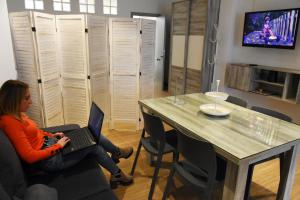 TV a/nebo společenská místnost v ubytování Ardales Loft