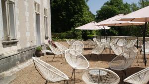 A restaurant or other place to eat at Chateau de Vaugrignon - Beer Spa