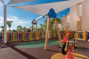 Aire de jeux pour enfants de l'établissement Ona Hacienda del Álamo Golf Apartments