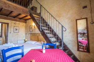 A bed or beds in a room at Agriturismo Goccia di Luna