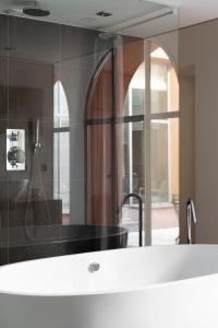 Et badeværelse på LE RIAD - Loft de 230 m2 au cœur de Nantes + 20 billeder