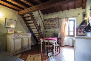 A kitchen or kitchenette at Agriturismo Goccia di Luna