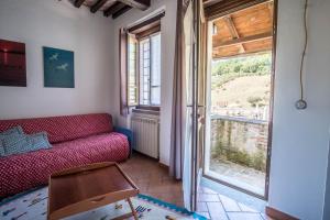 A seating area at Agriturismo Goccia di Luna
