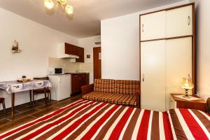 Kuchyň nebo kuchyňský kout v ubytování Sara Apartments Malinska