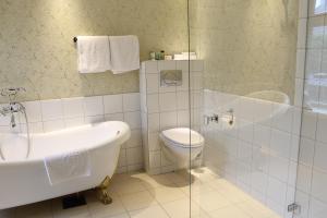 Koupelna v ubytování Det Hanseatiske Hotel