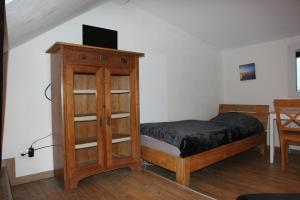 a bedroom with a bed and a wooden cabinet at Ferienwohnung Eport in Bendorf