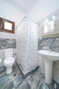 Phòng tắm tại Sevastiani’s Apartments
