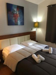 Hotel Les Hauts de Porto-Vecchio tesisinde bir odada yatak veya yataklar