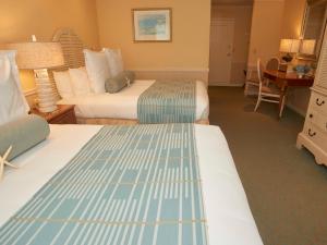 Una cama o camas en una habitación de Anchor In Hotel - Hyannis, MA