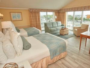 Una cama o camas en una habitación de Anchor In Hotel - Hyannis, MA