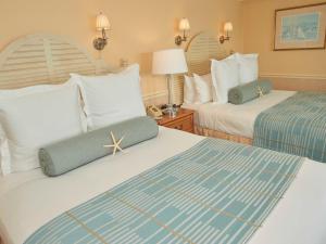 Una cama o camas en una habitación de Anchor In Hotel - Hyannis, MA