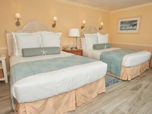Una cama o camas en una habitación de Anchor In Hotel - Hyannis, MA