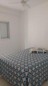 Cama ou camas em um quarto em Apartamento Itaguá - Próximo de tudo que você precisa para sua estadia