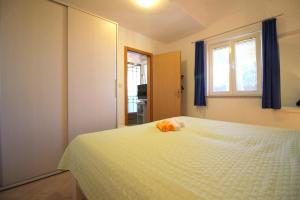 Postel nebo postele na pokoji v ubytování Apartment in Porec with One-Bedroom 7