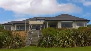 a house on the side of the road at Shurinji in Whanganui