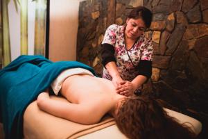 Clients de l'établissement Cabañas y Spa Costa Patagonia - Piscina Climatizada