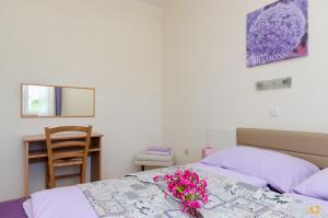 Postel nebo postele na pokoji v ubytování Apartments and Room Drazen