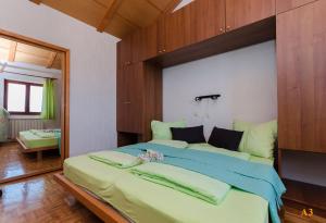 Postel nebo postele na pokoji v ubytování Apartments and Room Drazen