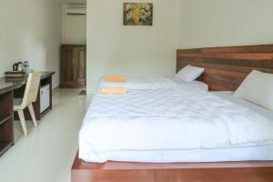 Postel nebo postele na pokoji v ubytování Yuliati House Ubud