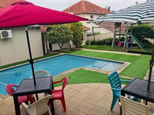 Hồ bơi trong/gần Mbalenhle Guest House (Self-Catering)