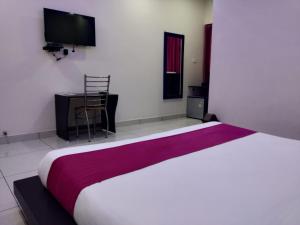 Ένα ή περισσότερα κρεβάτια σε δωμάτιο στο Hotel Reyansh +67 φωτογραφίες