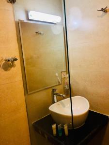 Ένα μπάνιο στο The Milestone Hotel