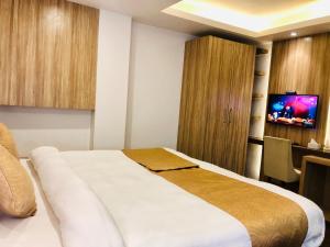 Μια τηλεόραση ή/και κέντρο ψυχαγωγίας στο The Milestone Hotel