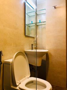 Ένα μπάνιο στο The Milestone Hotel