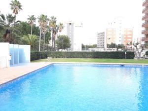 Bazén v ubytovaní Geminis II Playa de Gandia SOLO FAMILIAS alebo v jeho blízkosti