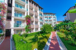 Sealife Buket Resort & Beach Hotel - Ultra All Inclusive外面的花园