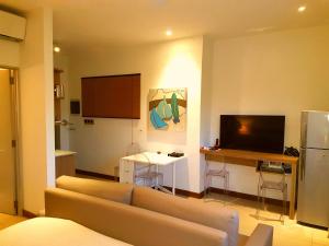 TV a/nebo společenská místnost v ubytování Coral Bay by Dream Escapes