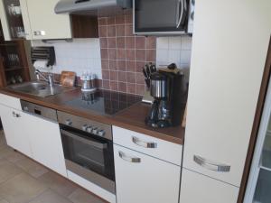 A kitchen or kitchenette at Ferienwohnungen Fritz