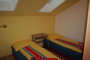A bed or beds in a room at Ferienwohnungen Fritz