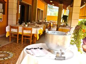 Εστιατόριο ή άλλο μέρος για φαγητό στο Albergo Isetta