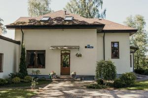 a small white house with a front door at Vilhelma Purvīša 27k.1 in Jūrmala