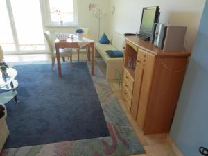 A kitchen or kitchenette at Ferienwohnungen Fritz