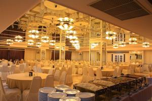 Restaurace v ubytování The Legacy Convention Hotel