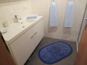 A bathroom at Ferienwohnungen Fritz