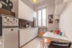 A kitchen or kitchenette at Casa Fellini - Charme Homes