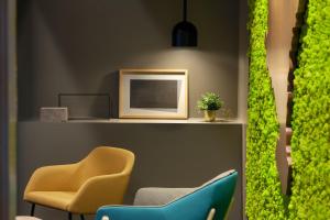 Zona de estar de ibis Styles Pamplona Noain