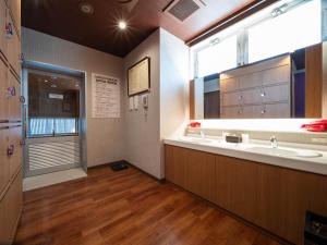 Super Hotel Yamagata Sakurambo-Higashine Station Front廚房或簡易廚房