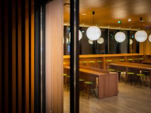 Super Hotel Yamagata Sakurambo-Higashine Station Front餐廳或用餐的地方