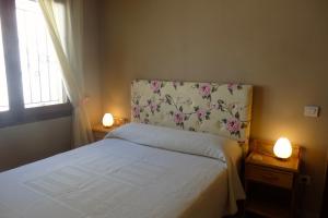 Postel nebo postele na pokoji v ubytování MEDDAYS VILLA AMPARO + 26 fotografií